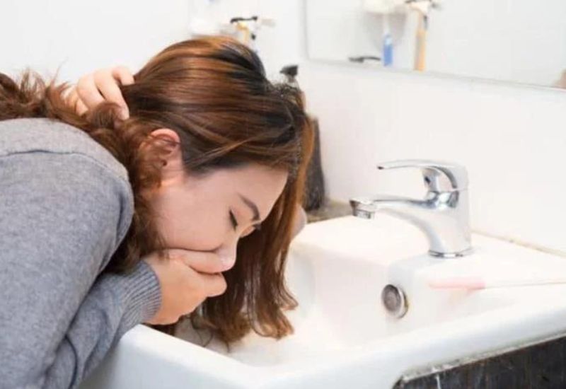 bụng khó chịu buồn nôn nên làm gì