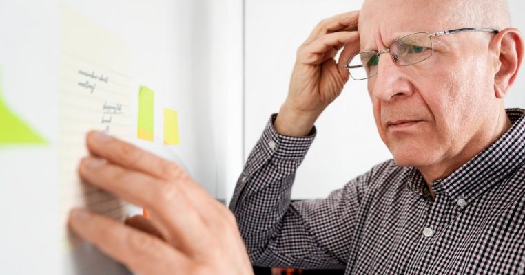 Bệnh sa sút trí tuệ có di truyền không?