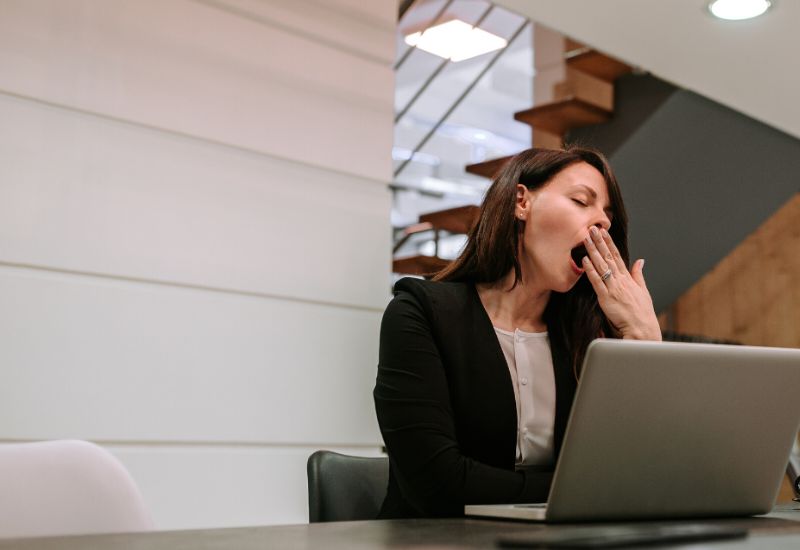 khó ngủ có nên uống thuốc ngủ