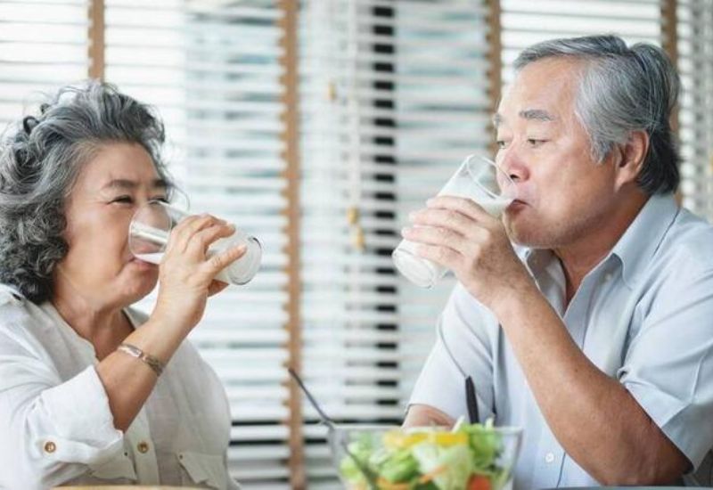 bổ sung năng lượng cho người già