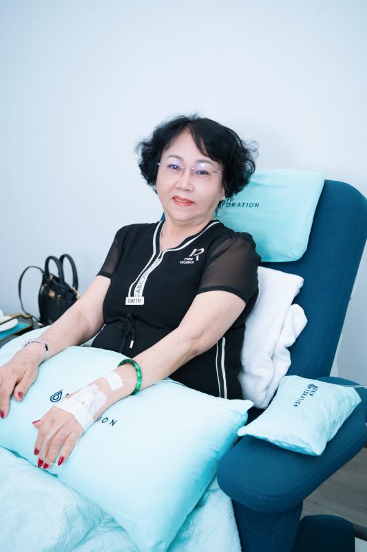 khach-hang-thao-duong-immune-boost-drip-IV