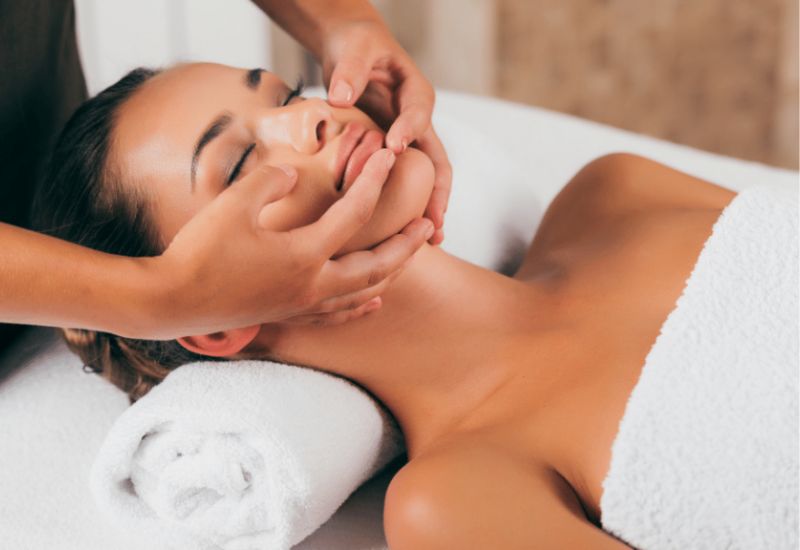 cách massage da mặt chống nếp nhăn