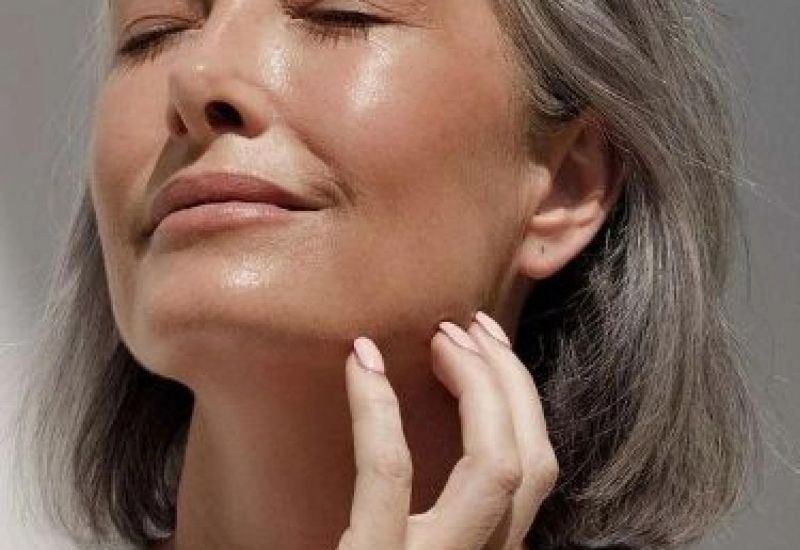 cách massage xóa rãnh cười