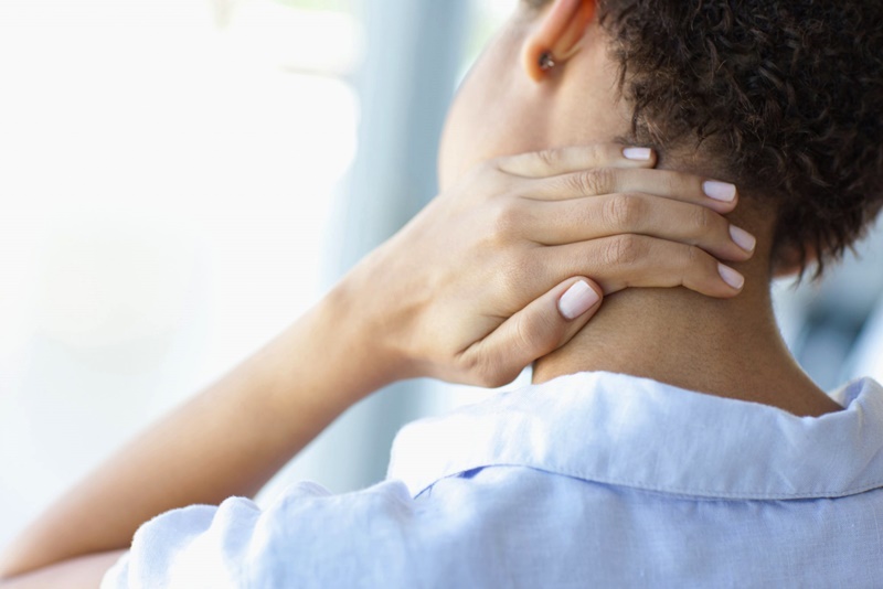 đau sau đầu và cổ báo hiệu điều gì?