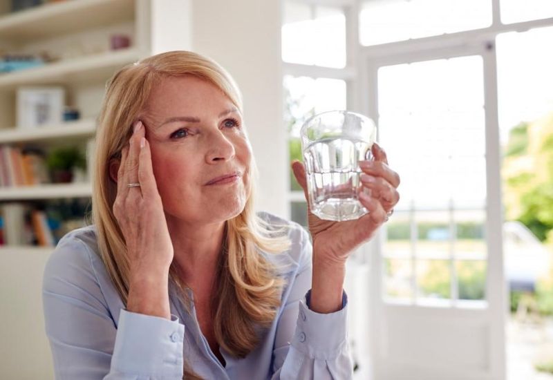 mất nước gây đau đầu