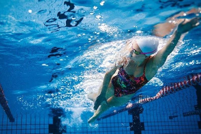 Nếu bạn thắc mắc đi bơi có giảm cân không, câu trả lời là có