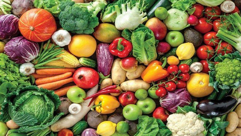 Rau xanh, hoa quả giàu chất xơ hòa tan giúp tiêu hóa dễ dàng, hạn chế táo bón