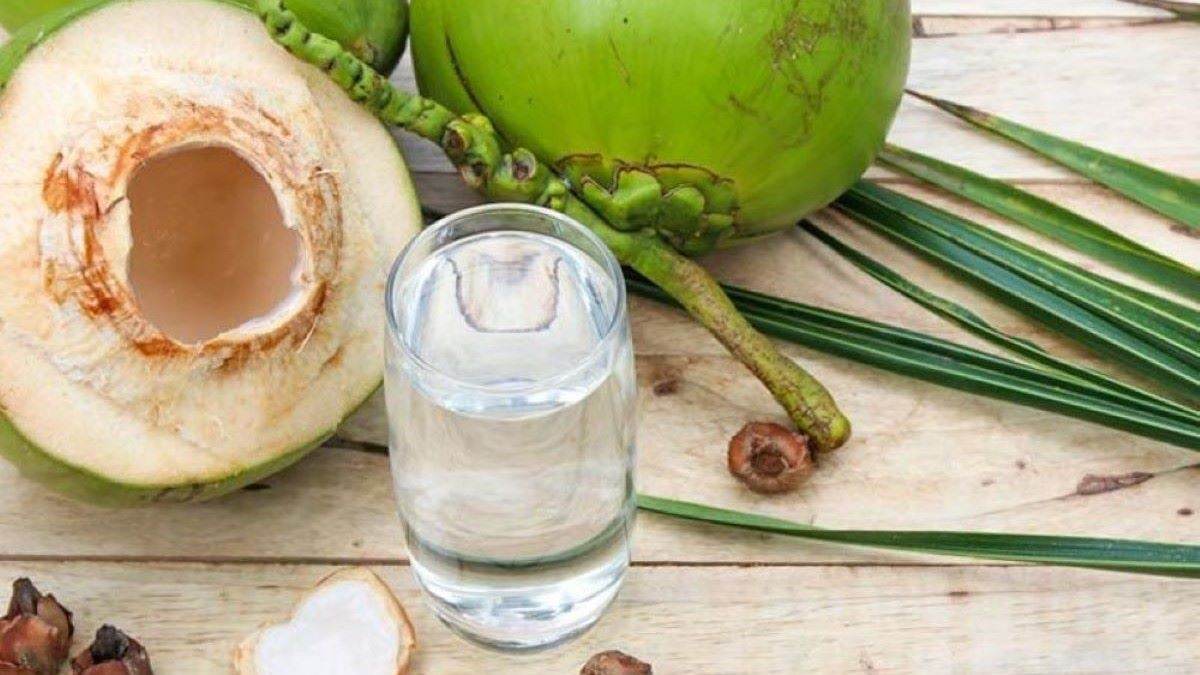 Cách uống nước dừa chữa đau dạ dày