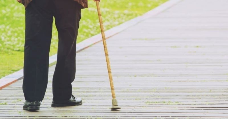 Bị loãng xương đi bộ được không câu trả lời là có