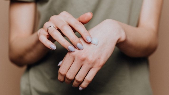 Cách trẻ hóa tế bào da tay hiệu quả