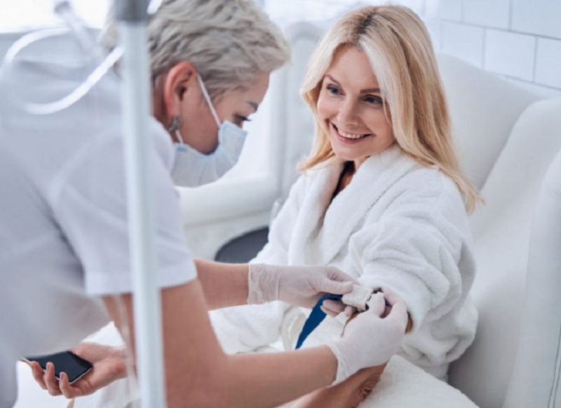 Bổ sung vi chất qua đường tĩnh mạch giúp cân bằng nồng độ cortisol trong cơ thể (Ảnh: Sưu tầm Internet)