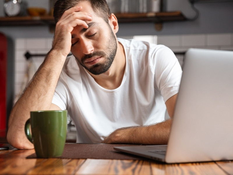 Mệt mỏi, yếu người là tình trạng hay gặp khi thiếu Vitamin B9 (Ảnh: Sưu tầm Internet)