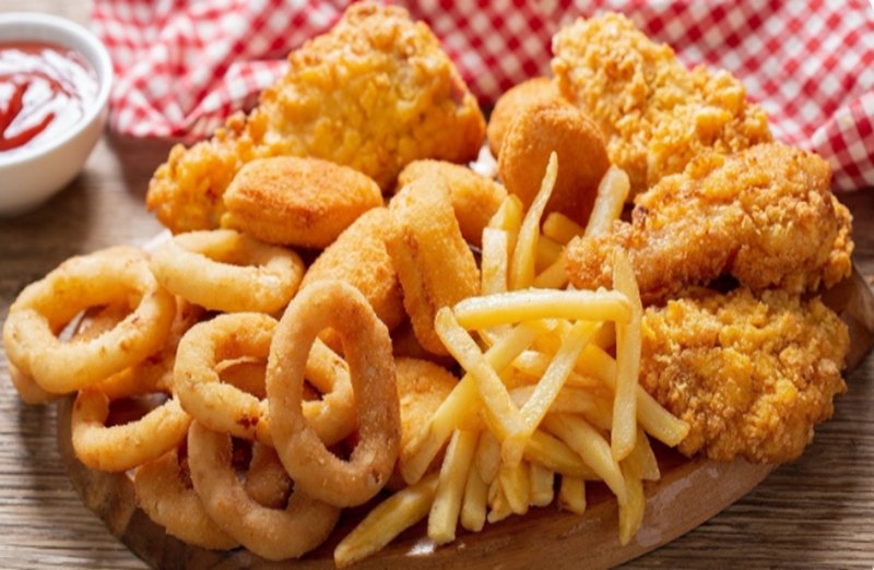 Người bị tiêu chảy không nên ăn đồ chiên rán (Ảnh: Sưu tầm Internet)