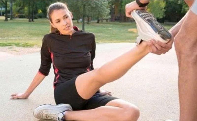 Chuột rút là dấu hiệu báo động cơ thể đang thiếu vitamin D (Ảnh: Sưu tầm Internet)