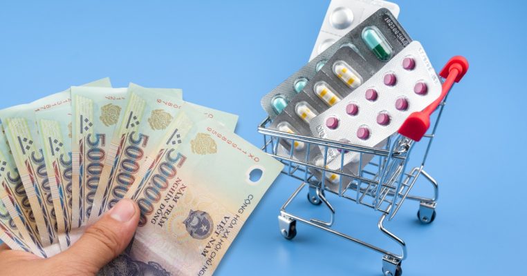 Chi tiêu y tế vượt 7 triệu/người/năm: Cần làm gì trước khi “tiền mất tật mang”?