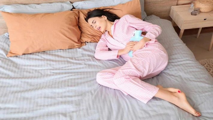 tới tháng uống nước lạnh có sao không