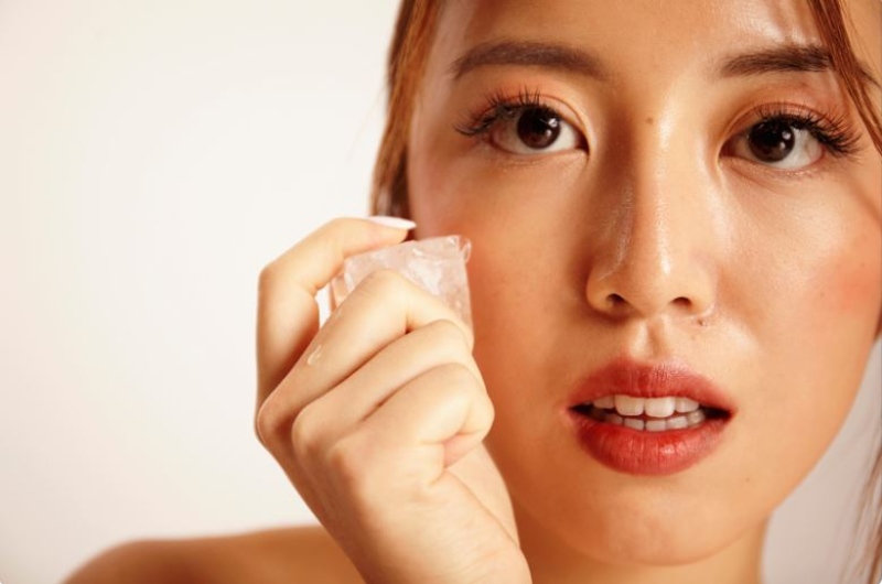 Làm sạch da đúng cách tránh tác động quá mức hay lạm dụng mỹ phẩm để chăm sóc da hiệu quả hơn