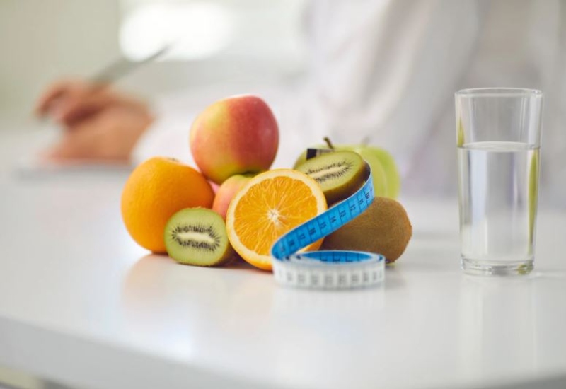 Nhịn ăn chỉ uống nước hoặc nước lọc dễ gây tụt đường huyết, rối loạn hoocmon Nhịn ăn chỉ uống nước hoặc nước lọc dễ gây tụt đường huyết, rối loạn hoocmon