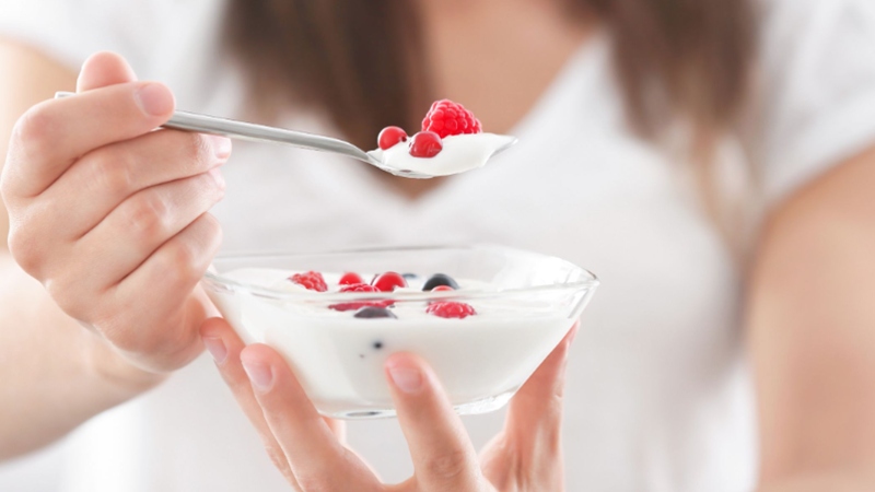 Ăn sữa chua là phương pháp thải độc đại tràng tự nhiên Ăn sữa chua là phương pháp thải độc đại tràng tự nhiên