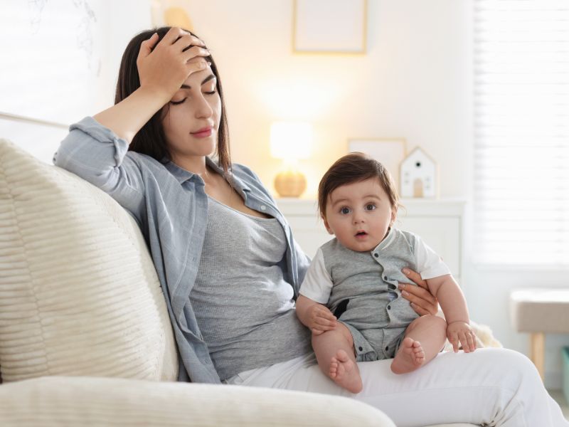 Són tiểu có thể gặp ở nhiều đối tượng, đặc biệt là phụ nữ sau sinh và người lớn tuổi