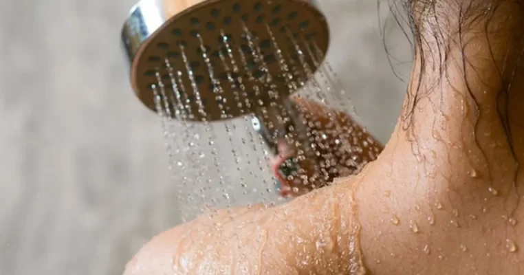 Tắm nước lạnh có tốt không? Sự thật ít ai nói ra