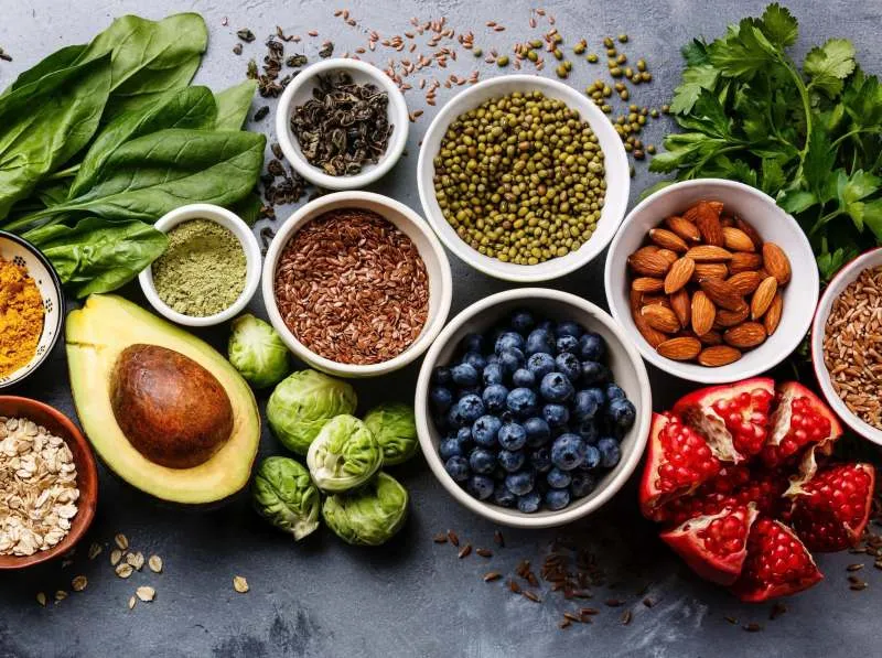 Chế độ ăn giàu chất chống oxy hóa, protein và vi chất thiết yếu giúp tối ưu chu kỳ thay da (Ảnh: Sưu tầm Internet)
