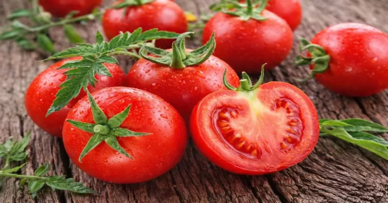 Đắp cà chua lên mặt có tác dụng gì với da? Sự thật cần biết