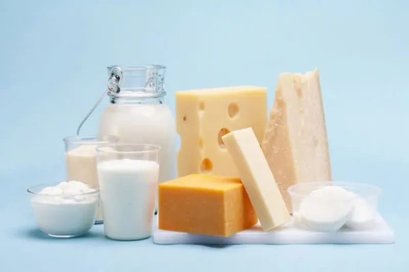 Nên ăn phô mai vào buổi sáng hoặc trưa sẽ tốt cho da hơn hơn là buổi tối (Ảnh: Sưu tầm Internet)