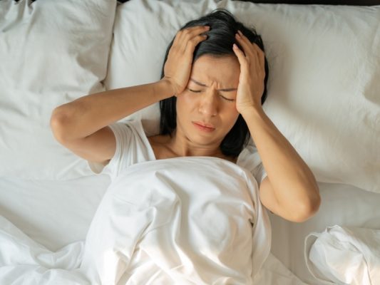 Đau đầu dữ dội mỗi khi đến kỳ kinh nguyệt phải làm sao thưa bác sĩ?