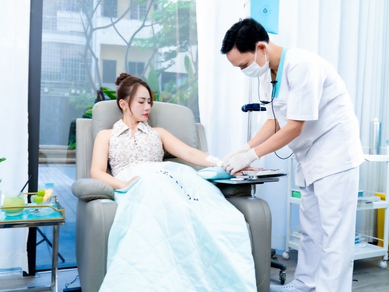Liệu pháp truyền vi chất giúp đưa dưỡng chất trực tiếp vào tuần hoàn, hỗ trợ cơ thể hấp thu nhanh hơn