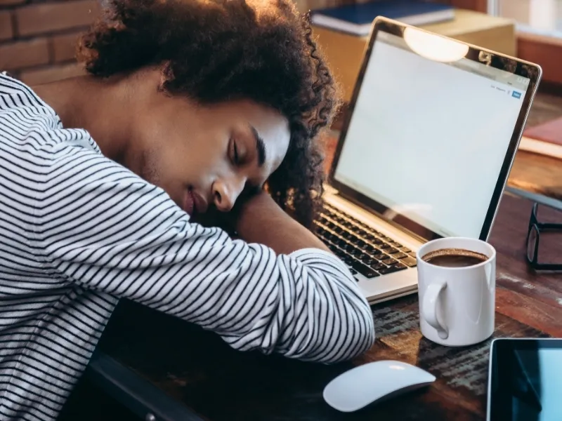 Cách để hết buồn ngủ khi làm việc với cà phê và một giấc ngủ ngắn (Nguồn: Internet)