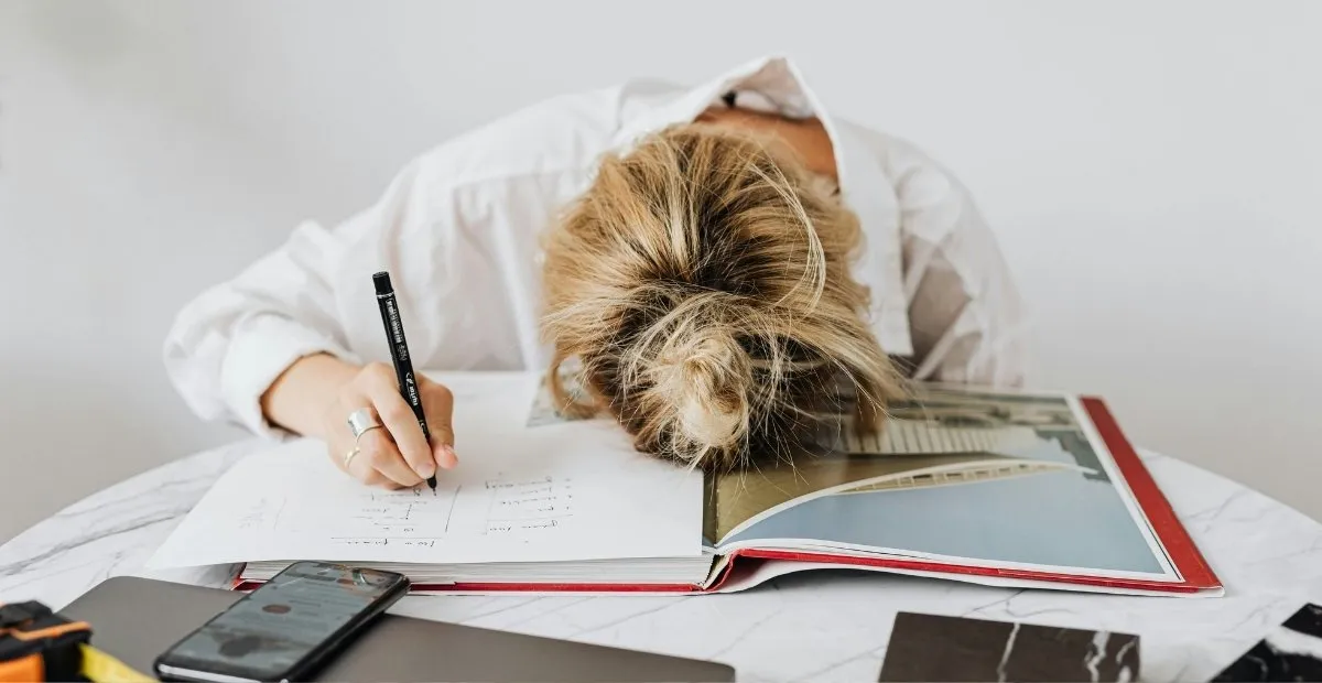 Dấu hiệu làm việc quá sức bạn thường bỏ qua